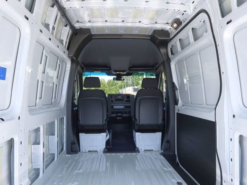 Used 2025 Mercedes-Benz Sprinter 2500 image 23