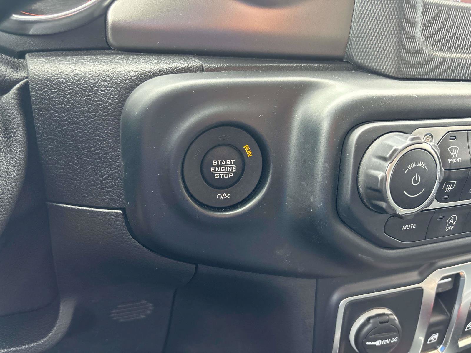 Used 2020 Jeep Wrangler Sport AWD/4WD image 21
