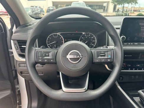 Used 2024 Nissan Rogue SV FWD image 12