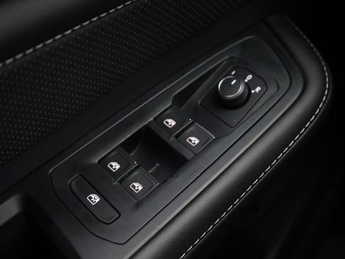 New 2026 Volkswagen Atlas Cross Sport SE image 19