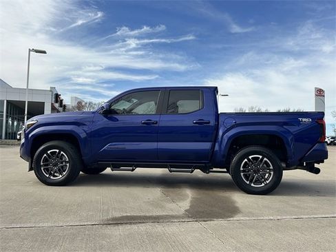 Certified 2025 Toyota Tacoma TRD Sport image 2