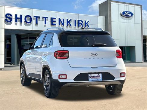 Used 2025 Hyundai Venue Limited image 5