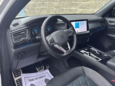Used 2024 Volkswagen Atlas Cross Sport SEL Premium R-Line AWD/4WD image 7