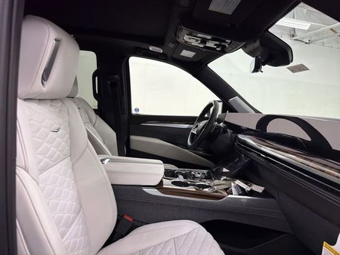 New 2026 Cadillac Escalade Platinum Sport w/ LPO, ONYX Package image 25