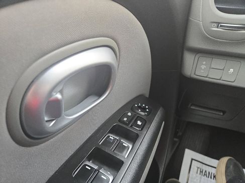 Used 2018 Kia Soul w/ Option Group 020 FWD image 19