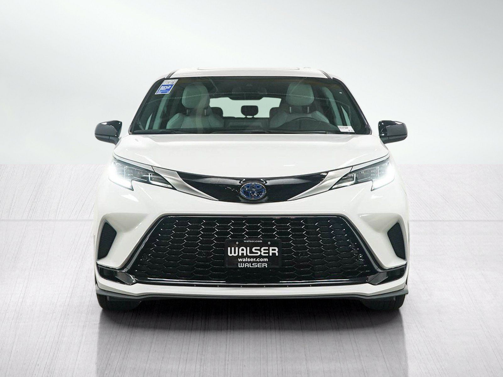 Used 2024 Toyota Sienna XSE AWD/4WD image 8