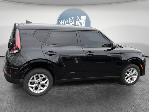 Certified 2023 Kia Soul LX w/ Option Group 015 image 2