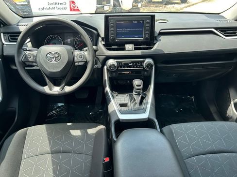 Used 2022 Toyota RAV4 XLE AWD/4WD image 16