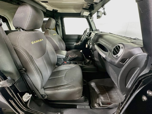 Used 2015 Jeep Wrangler Sahara w/ Connectivity Group AWD/4WD image 23