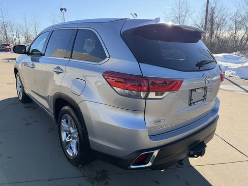 Used 2019 Toyota Highlander Limited image 3