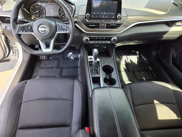 Used 2025 Nissan Altima 2.5 SV FWD image 13