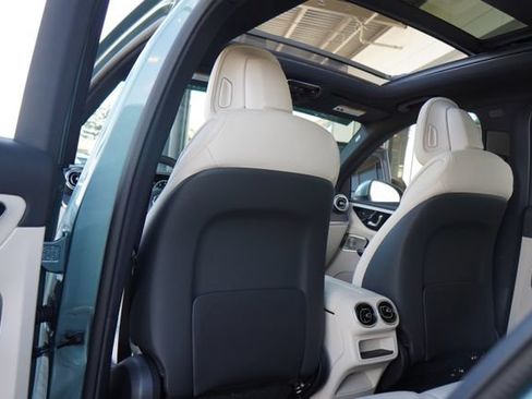 Used 2026 Mercedes-Benz GLC 300 image 32