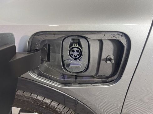 New 2026 Chevrolet Equinox EV LT image 4