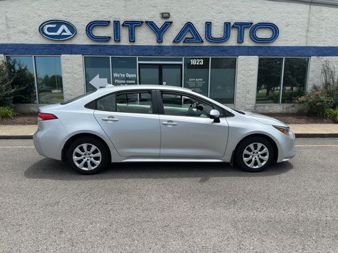 Used 2026 Toyota Corolla LE FWD image 3