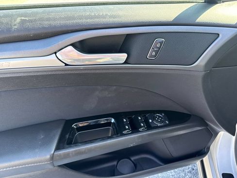 Used 2016 Ford Fusion SE FWD image 15