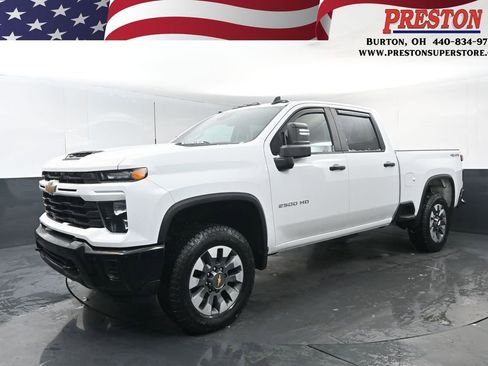 Used 2025 Chevrolet Silverado 2500 Custom w/ Custom Value Package image 1