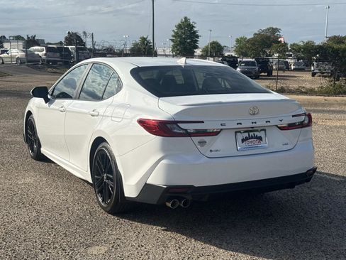 Used 2025 Toyota Camry SE FWD image 5