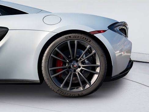 Used 2018 McLaren 570S Spider image 47