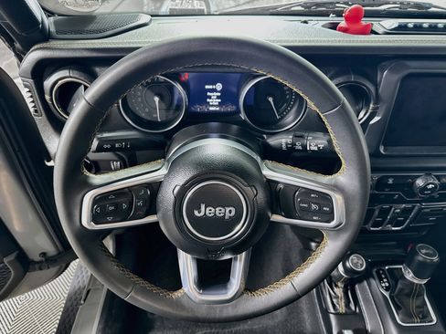 Used 2023 Jeep Wrangler Unlimited Sahara AWD/4WD image 15