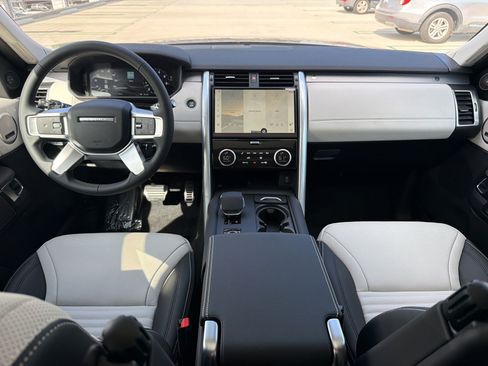 New 2026 Land Rover Discovery Limited Edition AWD/4WD image 16