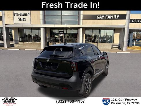 Used 2025 Nissan Kicks SV w/ Charging Package FWD image 9