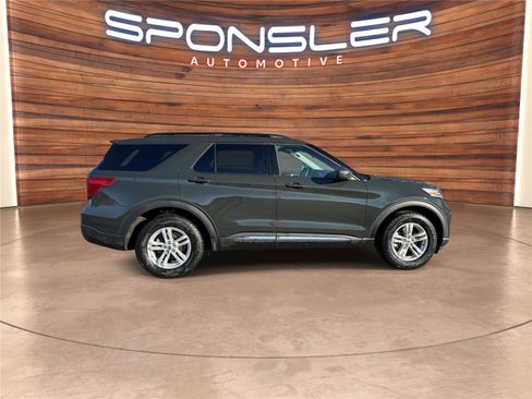 Used 2022 Ford Explorer XLT image 5