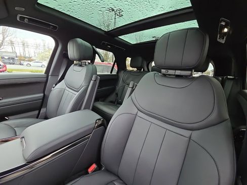 Used 2023 Land Rover Range Rover Sport SE Dynamic image 14
