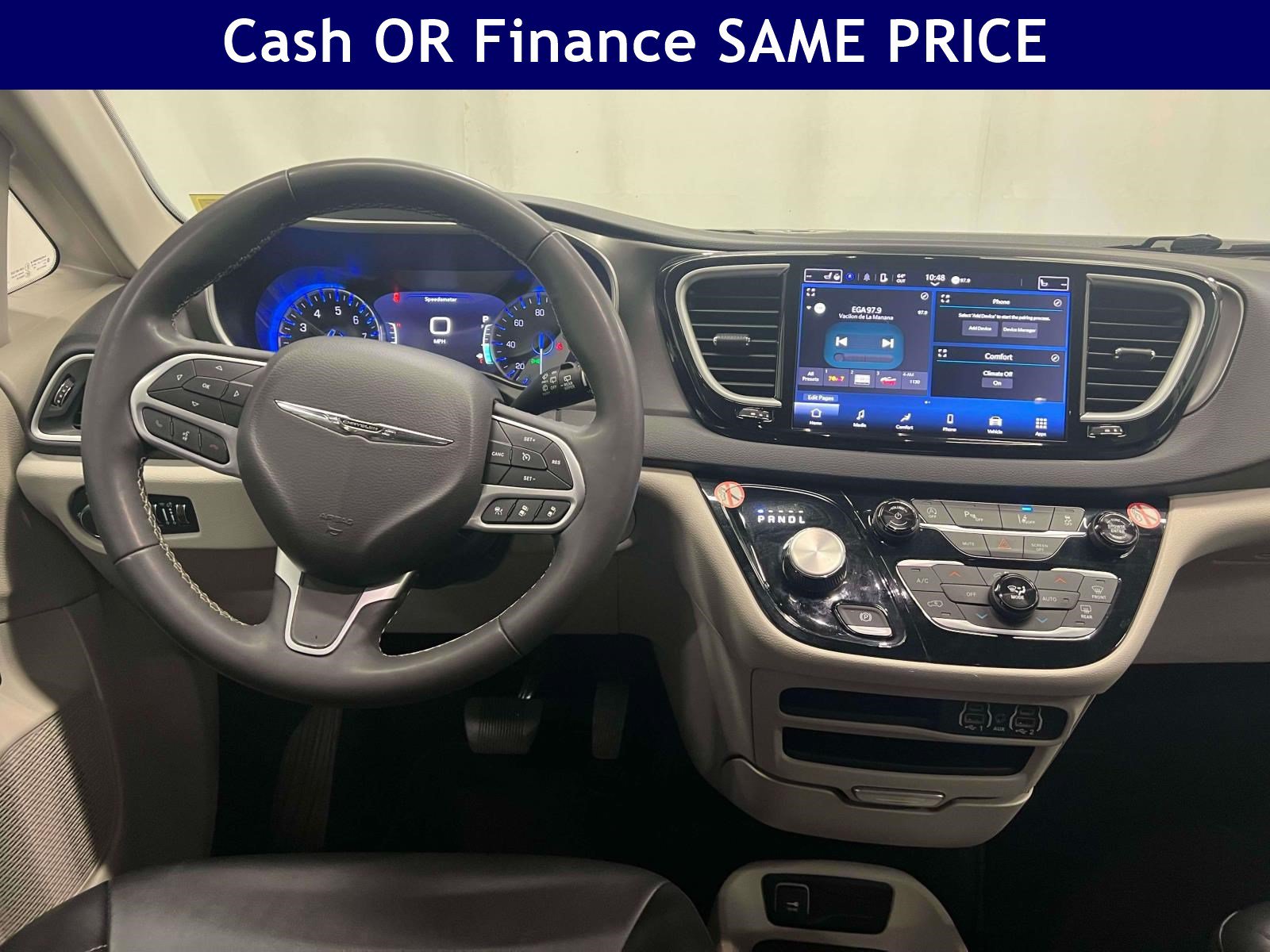 Used 2024 Chrysler Pacifica Touring-L FWD image 2