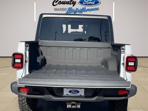 Used 2024 Jeep Gladiator Willys image 19
