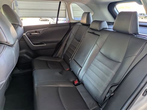 Used 2019 Toyota RAV4 Limited image 17
