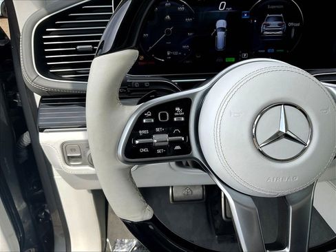 Used 2023 Mercedes-Benz Maybach GLS 600 4MATIC image 11