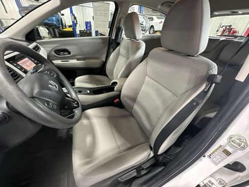 Used 2017 Honda HR-V LX image 17