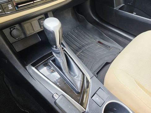 Used 2017 Toyota Corolla LE image 13