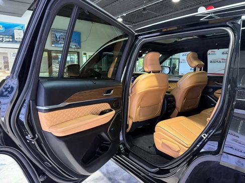 Used 2021 Jeep Grand Cherokee L Summit w/ Luxury Tech Group V AWD/4WD image 30