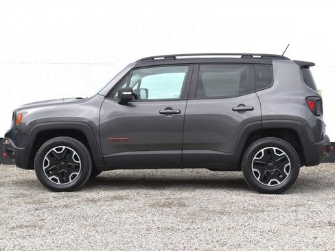 Used 2016 Jeep Renegade Trailhawk w/ Premium Trailhawk Package AWD/4WD image 9
