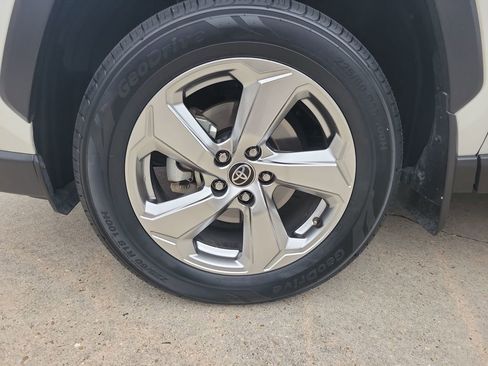 Certified 2021 Toyota RAV4 XLE Premium image 31