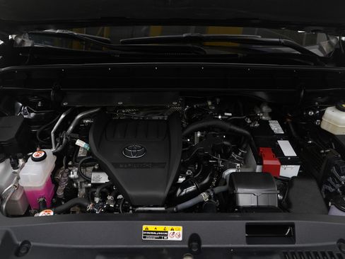 Used 2024 Toyota Highlander XLE image 33