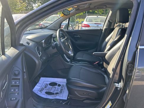 Used 2017 Chevrolet Trax LT w/ LT Convenience Package AWD/4WD image 9