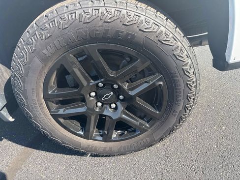 Used 2023 Chevrolet Silverado 1500 RST w/ Z71 Off-Road Package AWD/4WD image 18