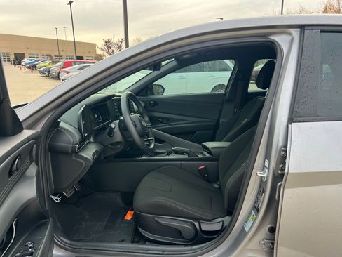 Certified 2025 Hyundai Elantra Sport image 22