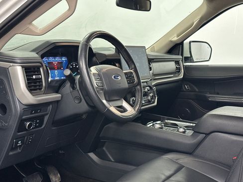 Used 2023 Ford Expedition XLT image 16