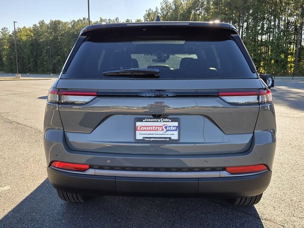 New 2027 Jeep Grand Cherokee Limited RWD image 7