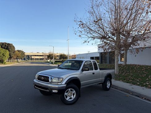 Used 2001 Toyota Tacoma PreRunner image 1