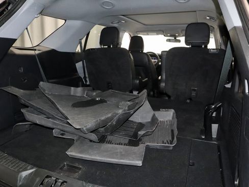 Used 2023 Ford Explorer XLT w/ Equipment Group 202A AWD/4WD image 14
