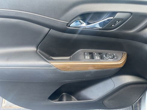 Used 2020 GMC Acadia SLE image 13