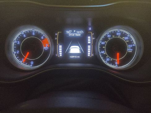 Used 2021 Jeep Cherokee Latitude w/ Mopar Interior Package FWD image 23