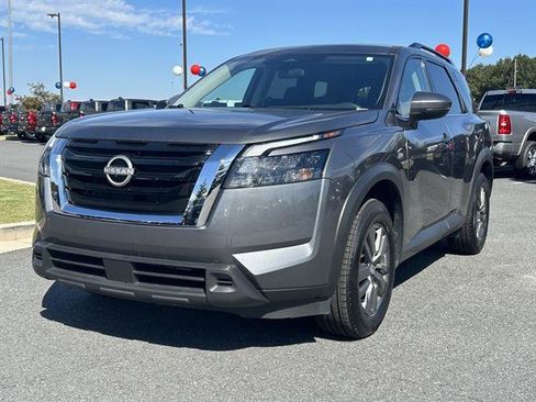 Used 2025 Nissan Pathfinder SV image 1