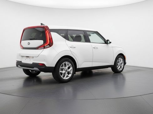 Used 2025 Kia Soul LX w/ LX Technology Package image 9