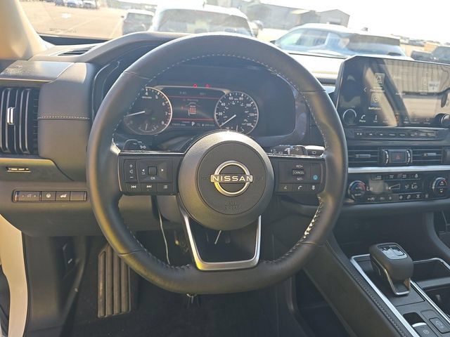 Certified 2025 Nissan Pathfinder SL FWD image 5