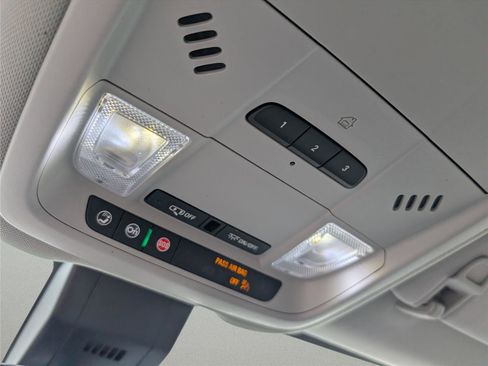 Used 2020 Chevrolet Equinox Premier image 22